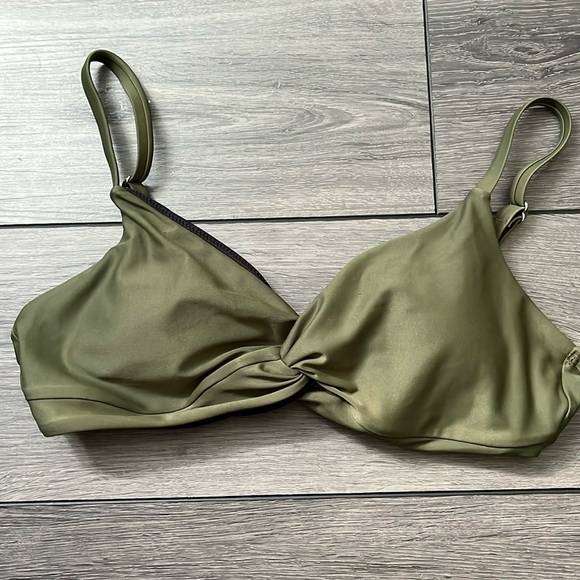 Cupshe bikini top, olive green, size S. - Picture 1 of 2
